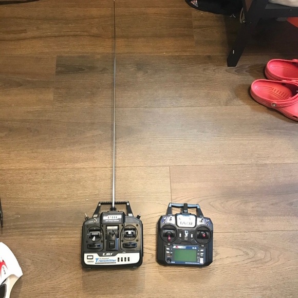 3 vintage Esky Cp belt rc helicopters (one is a V2) - Picture 2 of 12